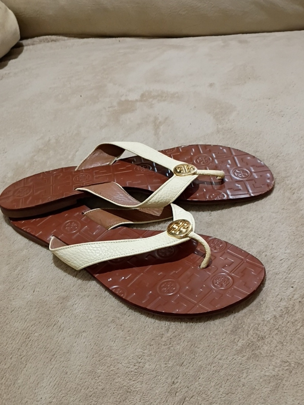 Tory Burch Cream Leather Strap Sandals with Gold Logo.Very good condition